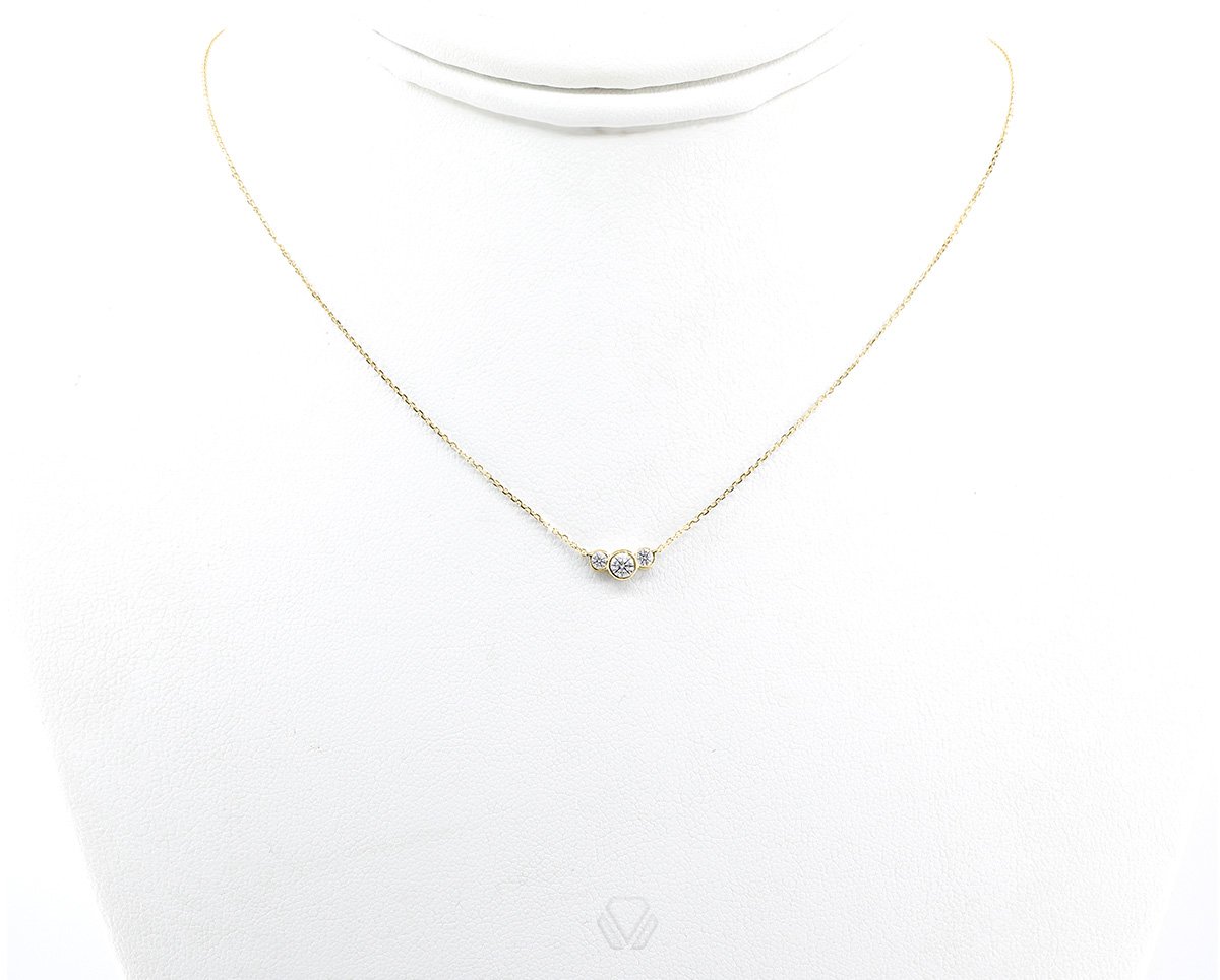 Collar Trilogy Oro Blanco 18k, con 3 Diamantes que suman 16 pt, más 1 Cadena 45cm